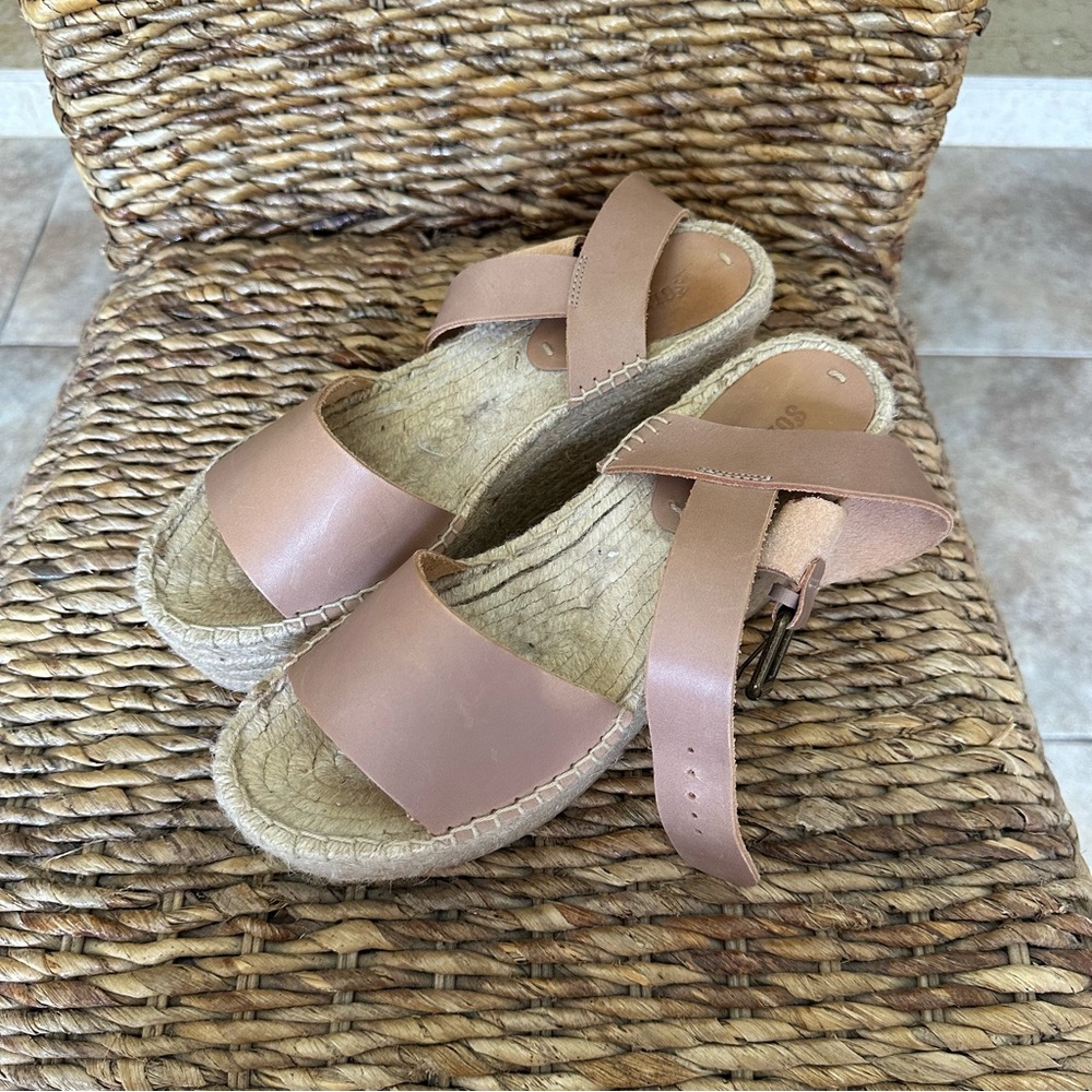 PERFECT WOMENS SOLUDOS TAN LEATHER WEDGED SANDALS WOW 8.5M